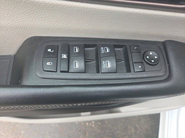 Used 2023 Chrysler Voyager LX FWD image 11