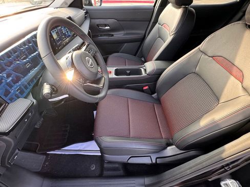 New 2026 Nissan Kicks SR image 9