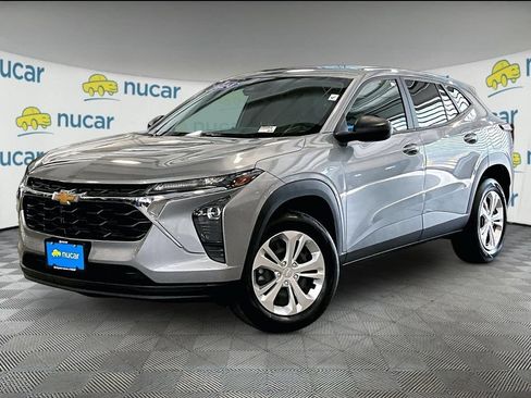 Used 2024 Chevrolet Trax LS FWD image 3