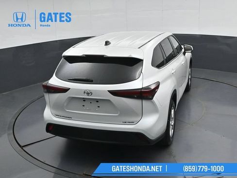 Used 2024 Toyota Highlander LE AWD/4WD image 47