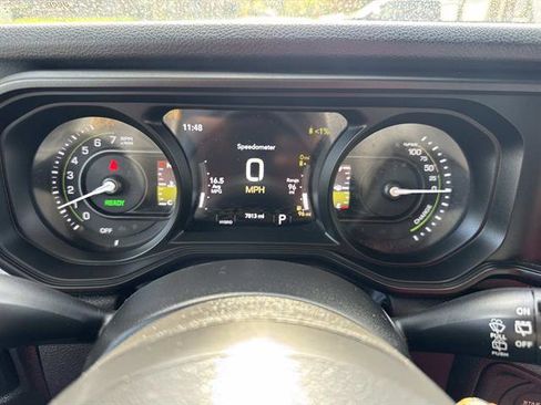 Used 2024 Jeep Wrangler Unlimited image 9