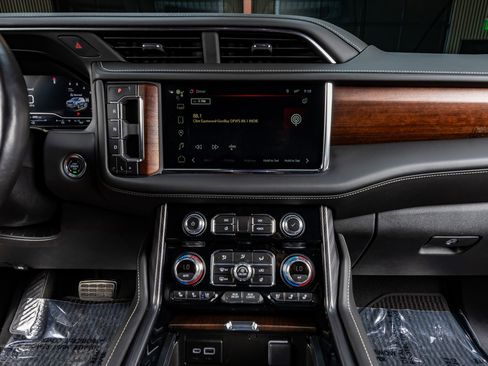 Used 2024 GMC Yukon XL Denali Ultimate image 25