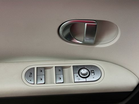 Used 2024 Hyundai Ioniq 5 SE AWD/4WD image 15