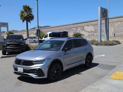Used 2023 Volkswagen Tiguan SE R-Line AWD/4WD image 1