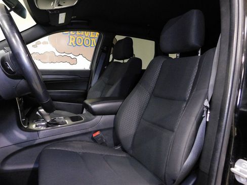 Used 2019 Jeep Grand Cherokee Laredo image 37