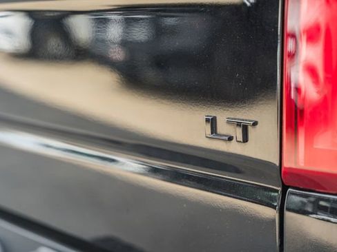 Used 2022 Chevrolet Silverado 1500 LT Trail Boss w/ LPO, Dark Essentials Package AWD/4WD image 8