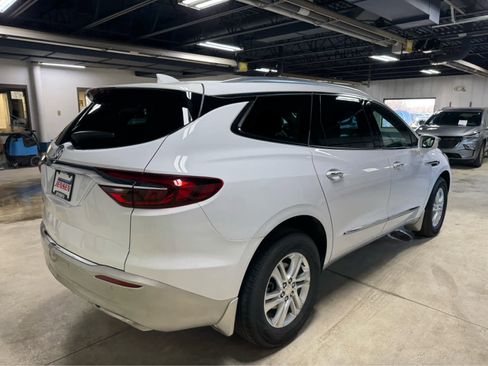 Used 2020 Buick Enclave Essence w/ Sound and Sites Package image 4