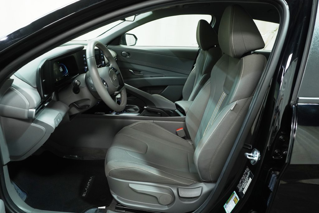 Certified 2026 Hyundai Elantra Sport FWD image 11