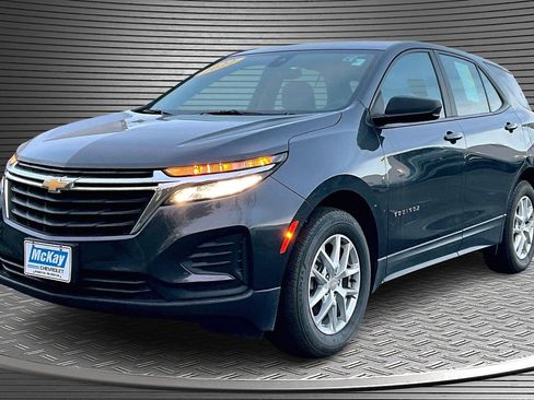 Used 2022 Chevrolet Equinox LS image 3