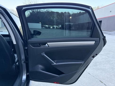 Used 2020 Volkswagen Passat 2.0T SE image 35