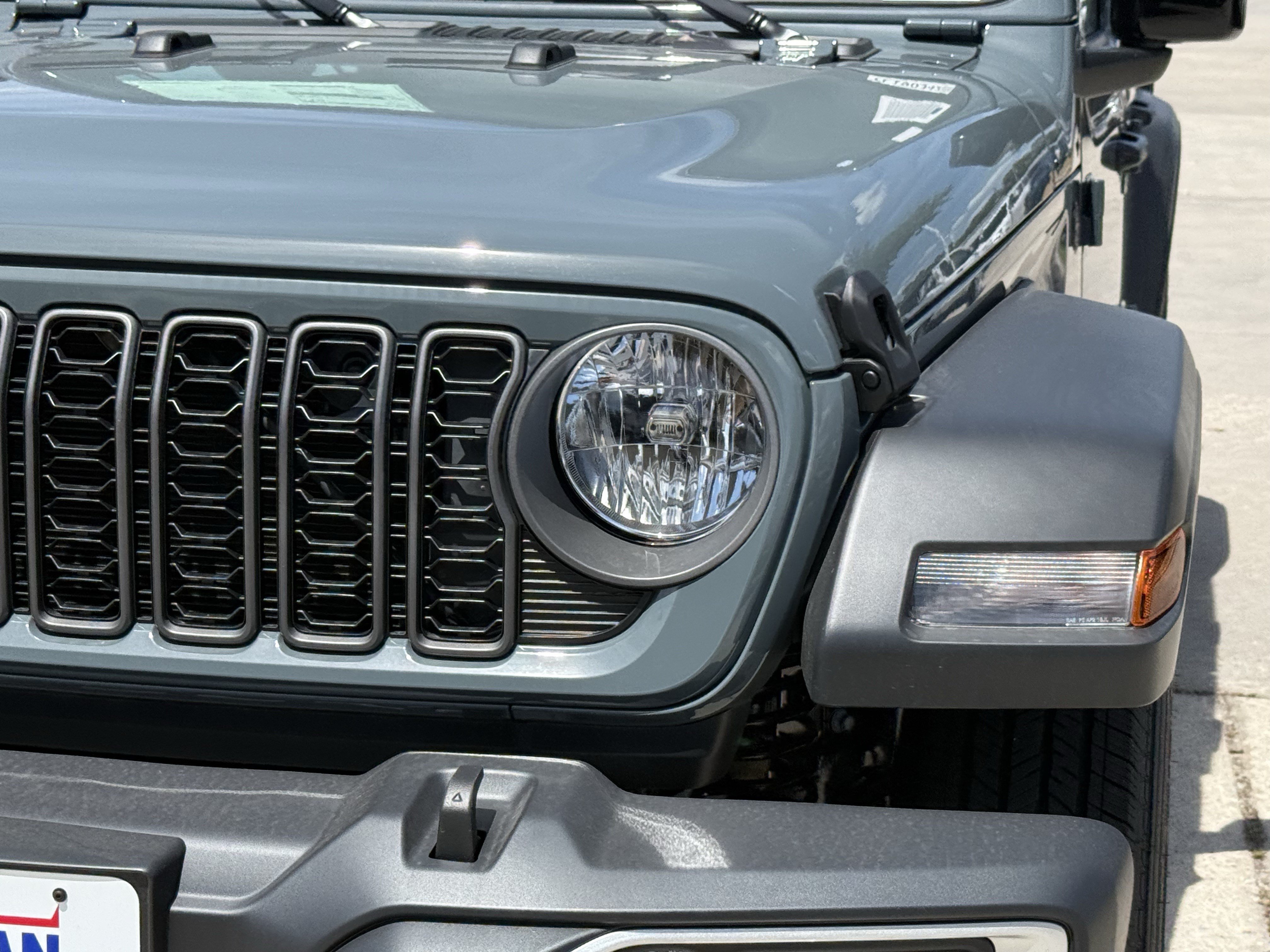 New 2026 Jeep Gladiator Sport AWD/4WD image 8