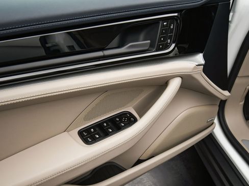 Certified 2025 Porsche Panamera 4 image 45