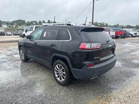 Used 2019 Jeep Cherokee Latitude Plus w/ Cold Weather Group AWD/4WD image 3