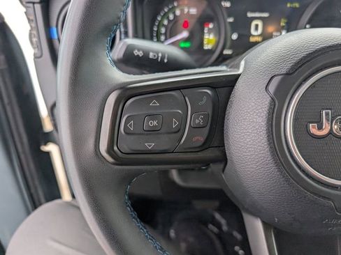 Used 2025 Jeep Wrangler Unlimited Rubicon 4xe AWD/4WD image 12
