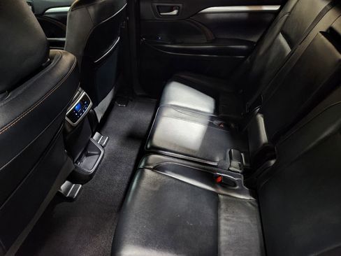Used 2019 Toyota Highlander XLE image 50