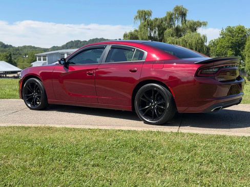 Used 2018 Dodge Charger SXT w/ Blacktop Package RWD image 4
