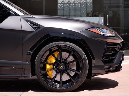 Used 2022 Lamborghini Urus AWD/4WD image 9