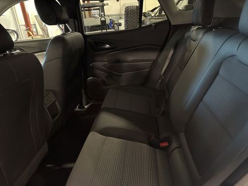 Used 2025 Chevrolet Trax LT w/ LT Convenience Package image 30