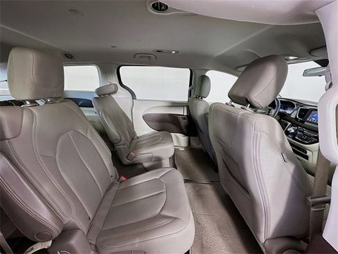 Used 2020 Chrysler Voyager LX image 26
