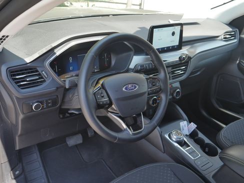 Certified 2025 Ford Escape Active AWD/4WD image 4