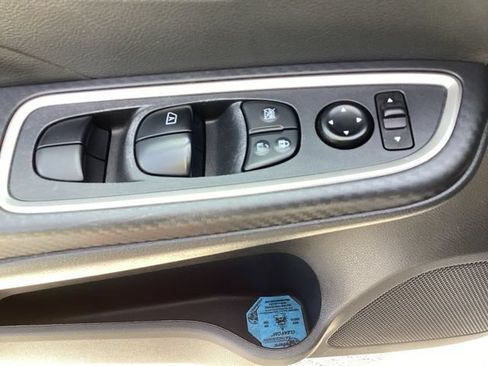 Used 2024 Nissan Versa SR FWD image 6