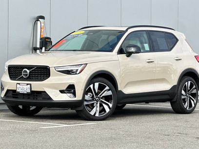 Certified 2025 Volvo XC40 B5 Ultra w/ Climate Package