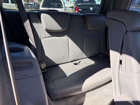 Used 2004 Toyota Highlander Limited image 16