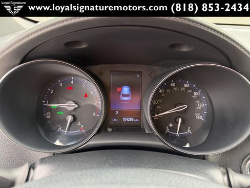 Used 2019 Toyota C-HR XLE FWD image 18
