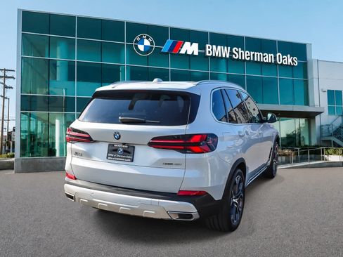 Used 2024 BMW X5 xDrive40i w/ Premium Package AWD/4WD image 4
