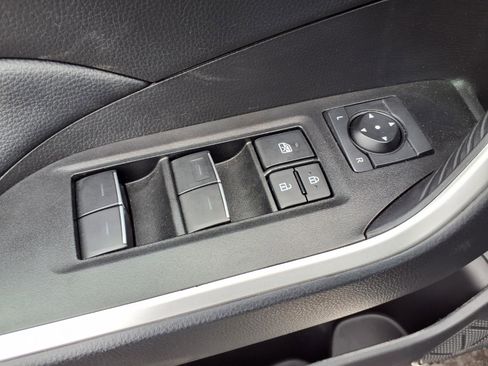 Used 2025 Toyota RAV4 XLE AWD/4WD image 18