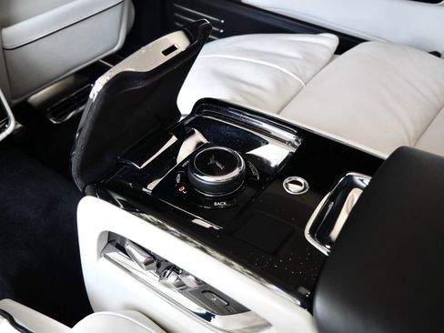Certified 2022 Rolls-Royce Phantom Extended Wheelbase w/ The Phantom Package RWD image 33