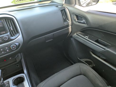 Used 2022 Chevrolet Colorado LT w/ LT Convenience Package image 19