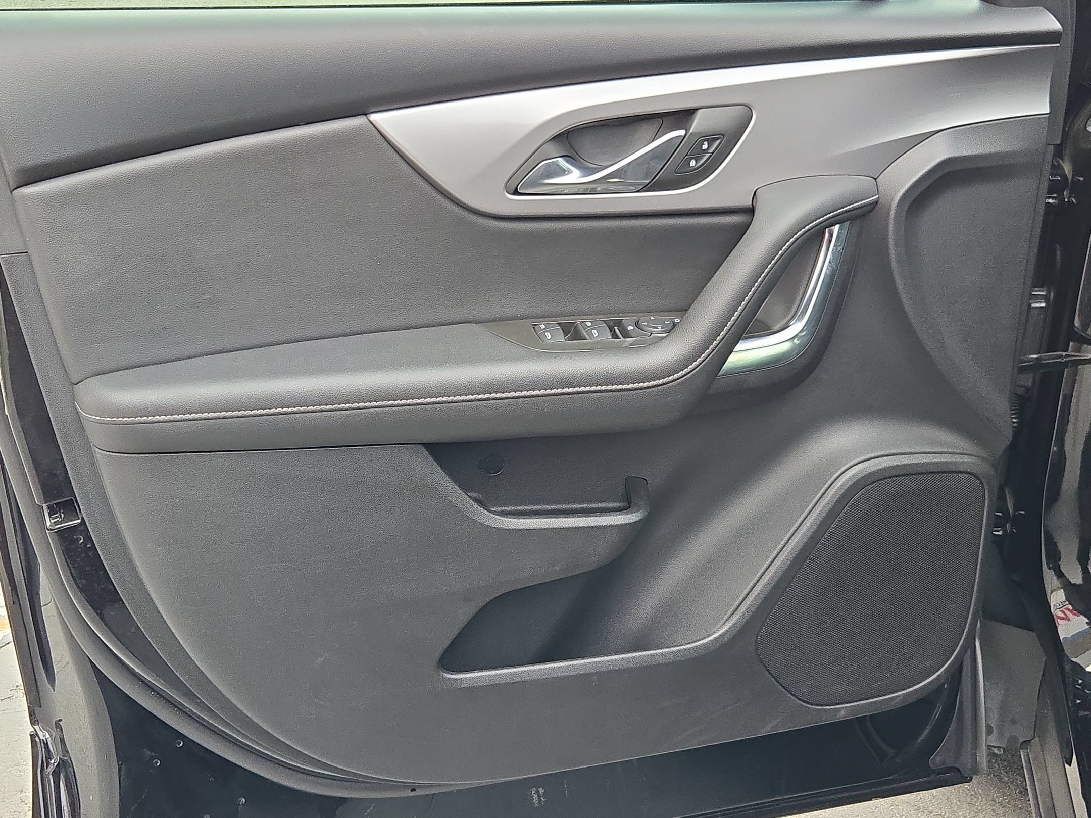 Used 2025 Chevrolet Blazer LT FWD image 20