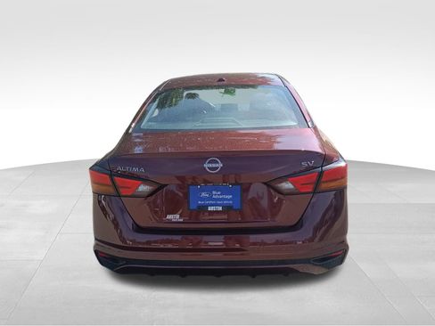 Used 2024 Nissan Altima 2.5 SV image 8