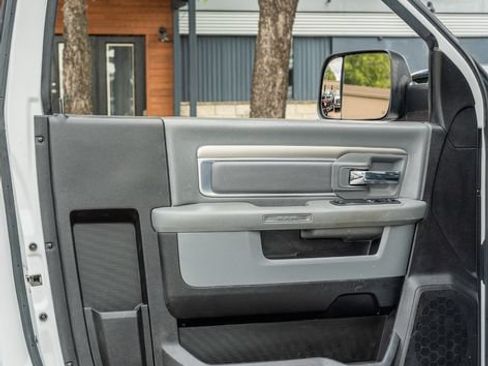 Used 2018 RAM 3500 Tradesman w/ Chrome Appearance Group AWD/4WD image 18