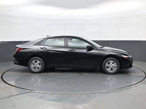 New 2026 Hyundai Elantra SE image 4