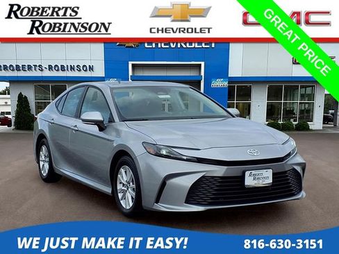 Used 2025 Toyota Camry LE FWD image 1