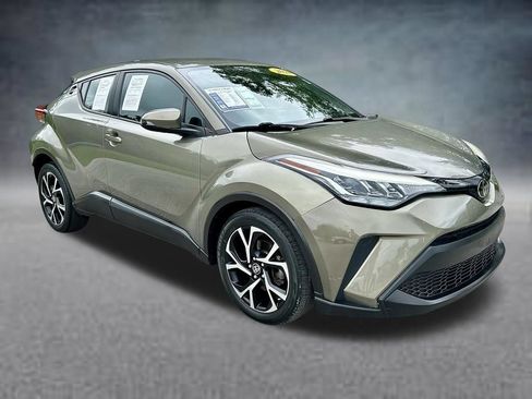 Used 2021 Toyota C-HR XLE FWD image 3