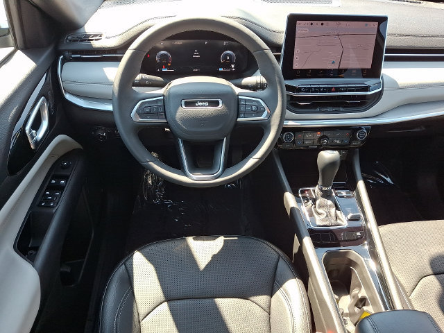 Used 2025 Jeep Compass Limited w/ Elite Group AWD/4WD image 11