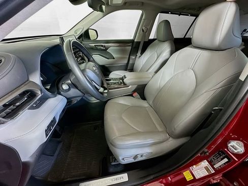 Used 2023 Toyota Highlander Limited image 12