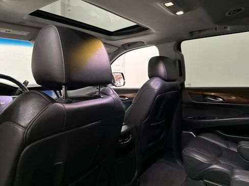 Used 2019 Cadillac Escalade ESV Luxury AWD/4WD image 50