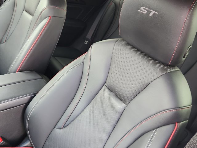 Used 2023 Buick Envision Essence w/ Sport Touring Package FWD image 24