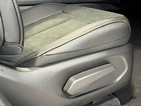 New 2025 Jeep Grand Cherokee L Altitude image 9