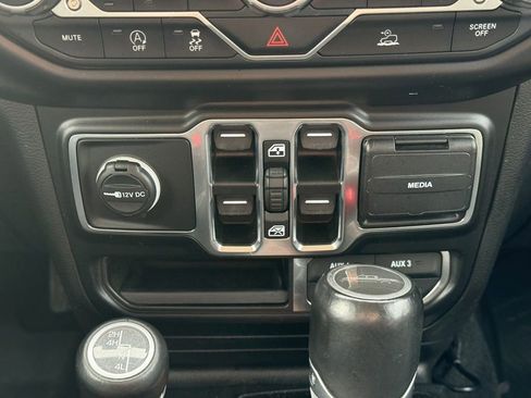 Used 2020 Jeep Gladiator Overland image 27