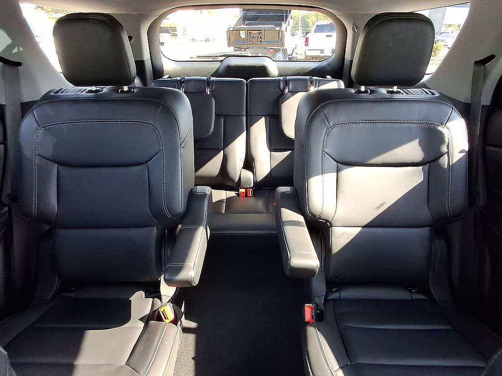 Used 2024 Ford Explorer XLT w/ Equipment Group 202A AWD/4WD image 13
