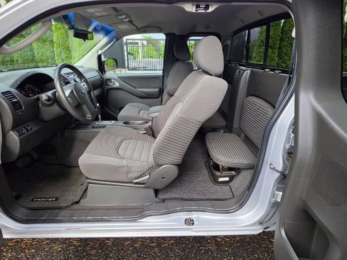 Used 2008 Nissan Frontier SE w/ SE Value Truck Pkg AWD/4WD image 9