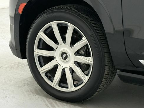Used 2022 Cadillac Escalade ESV Premium Luxury Platinum AWD/4WD image 35
