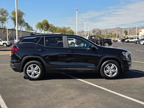 Used 2024 GMC Terrain SLE image 4