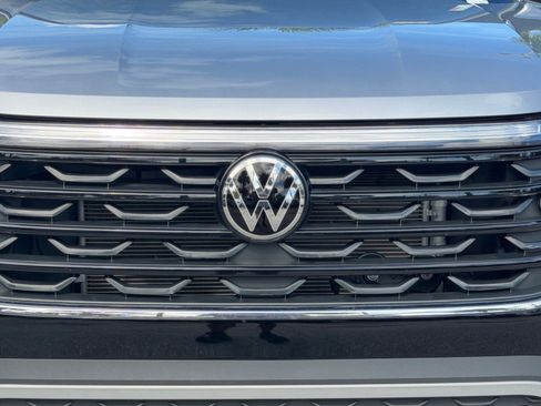 Used 2024 Volkswagen Atlas Cross Sport SE FWD image 36