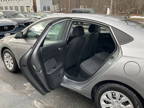 Used 2021 Hyundai Accent SE image 12